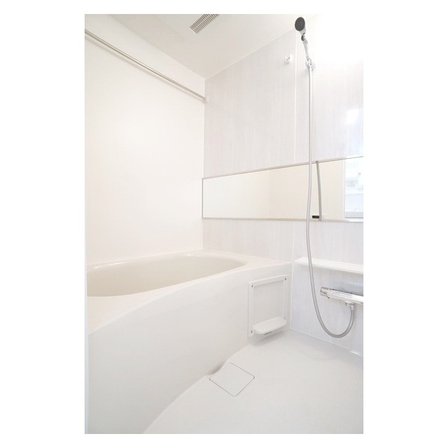 バス・シャワールーム　清潔感のあるバスルーム