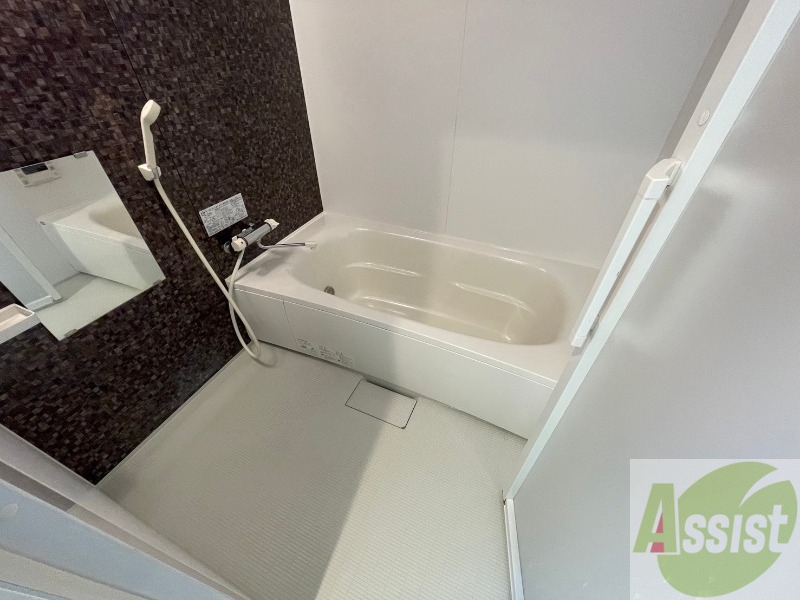 バス・シャワールーム　お風呂になります。一日の疲れを癒してくださいね。