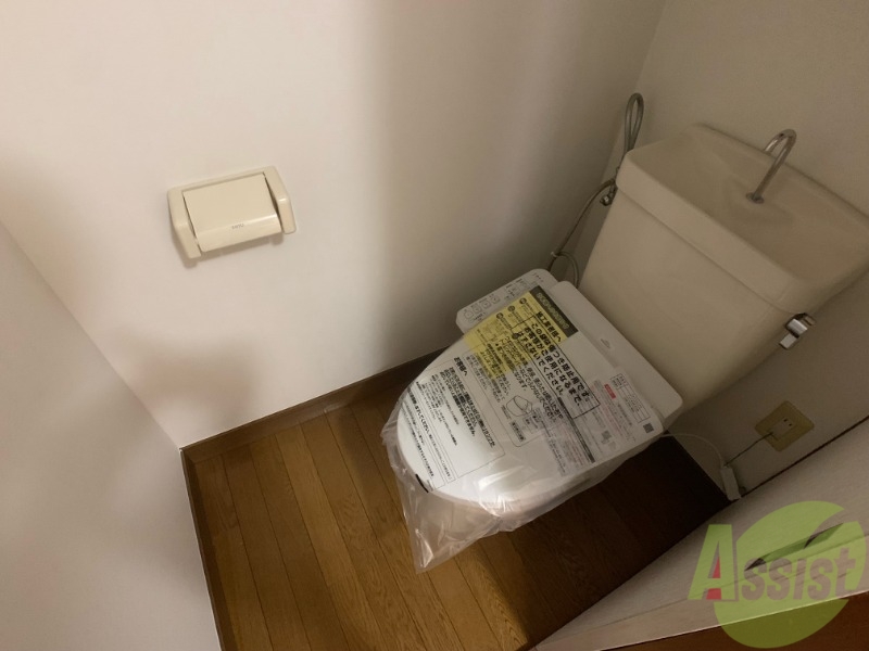 トイレ　温水洗浄便座なので快適に使用できそうですね。