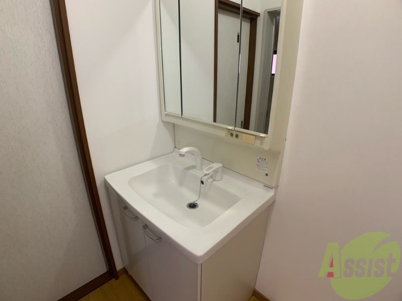 洗面設備　洗面台は独立しています。朝の身支度はこちらでどうぞ～