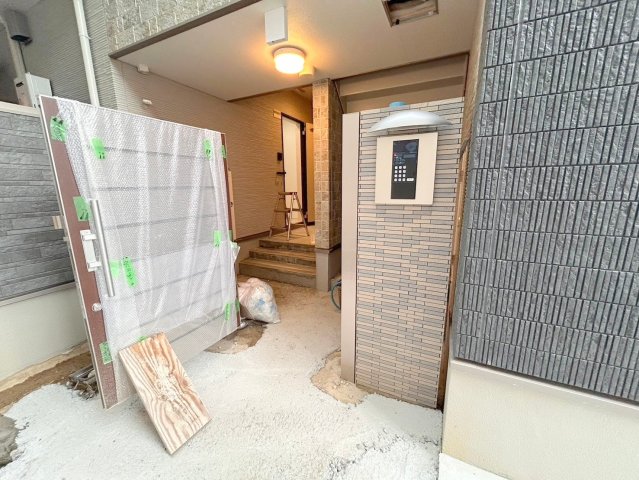 エントランス　オシャレなエントランスは安心のオートロック付きです。
