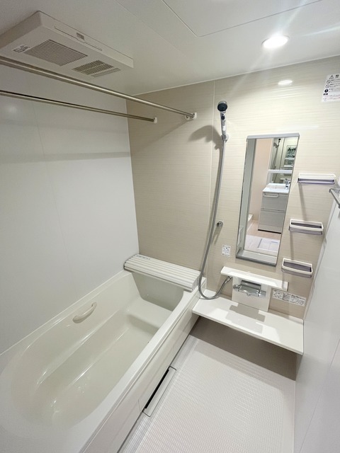 バス・シャワールーム　★浴室乾燥機・追焚機能★