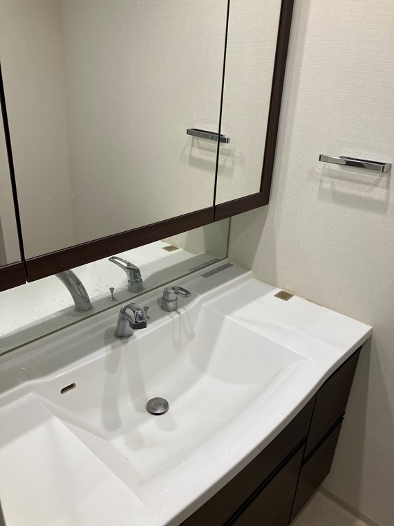 洗面設備　スペースが確保できる洗面所です