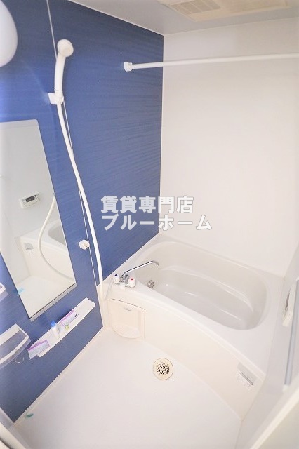 バス・シャワールーム　追炊き機能付きのお風呂です！