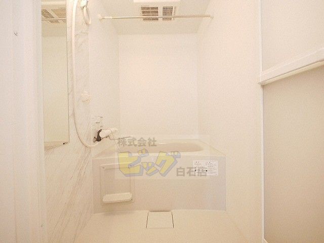 バス・シャワールーム　浴室乾燥機付きのお風呂です♪