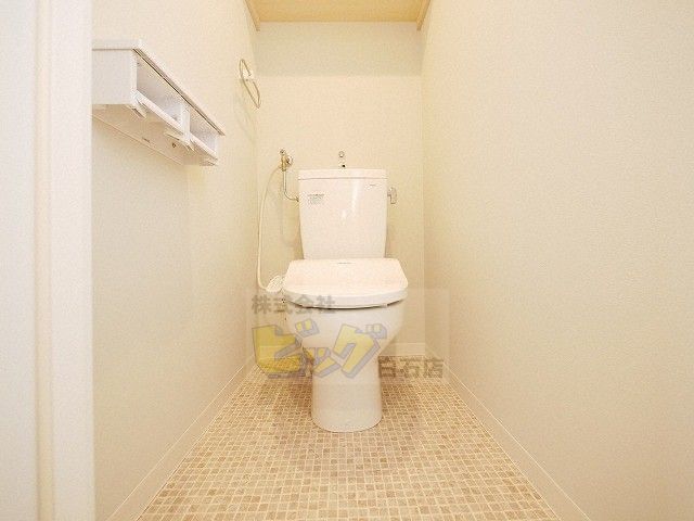 トイレ　ウォシュレット付きのトイレです♪