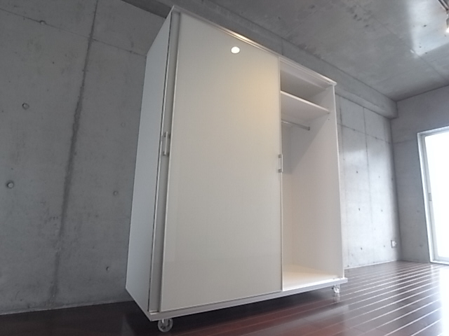 収納　移動式クローゼットです