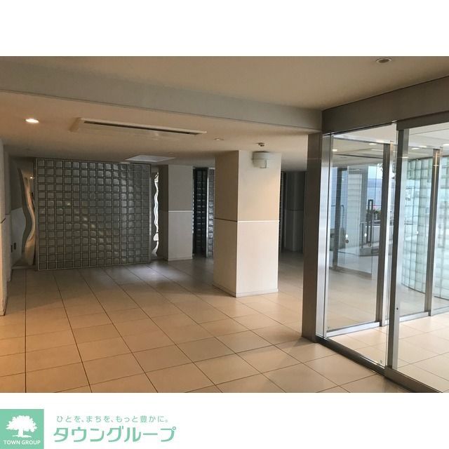 エントランス　オートロック内　ノンタッチのみ入館　共用廊下エアコンあり