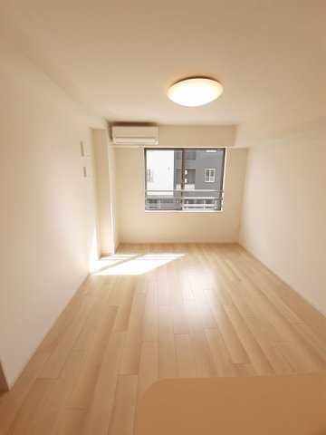 居室・リビング　【Ｉ・ＶＩＬＬＡＧＥ大手町　Ｂ】使いやすい居間です