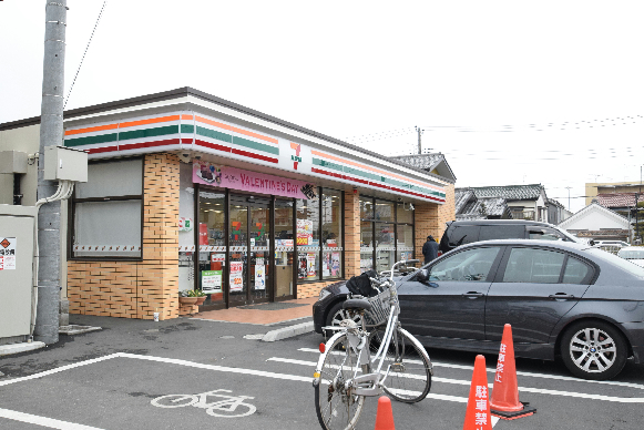 コンビニ　セブンイレブン（コンビニ）まで154m