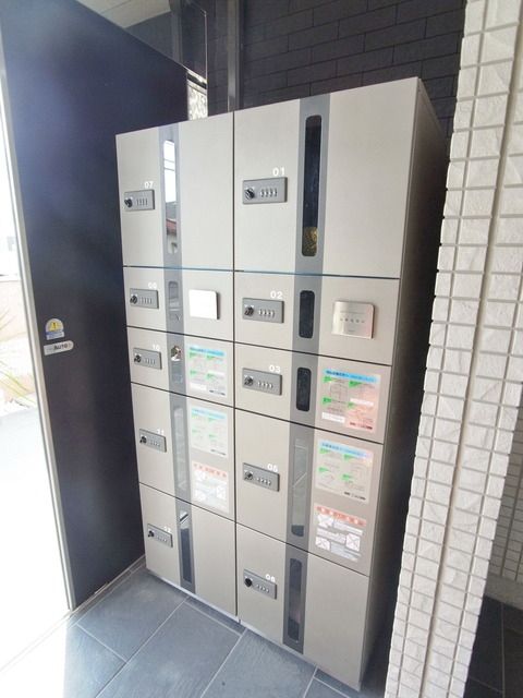 エントランス　♪通販生活には欠かせない便利な宅配ＢＯＸ！♪