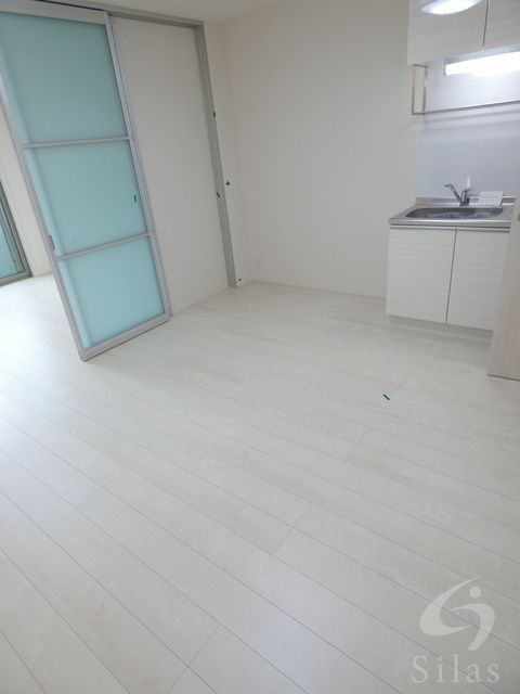 居室・リビング　同仕様　建具は別タイプ