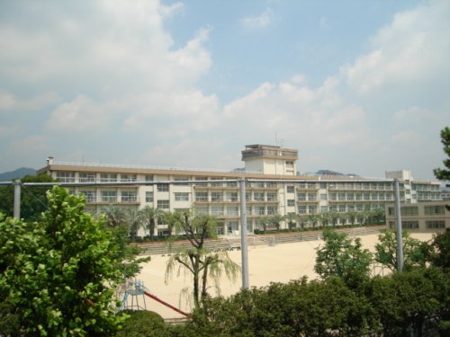 小学校　宝塚市立 長尾南小学校（小学校）まで422m