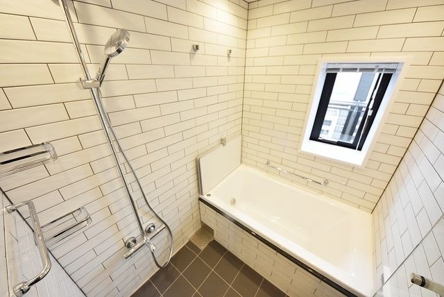 バス・シャワールーム　バスルーム