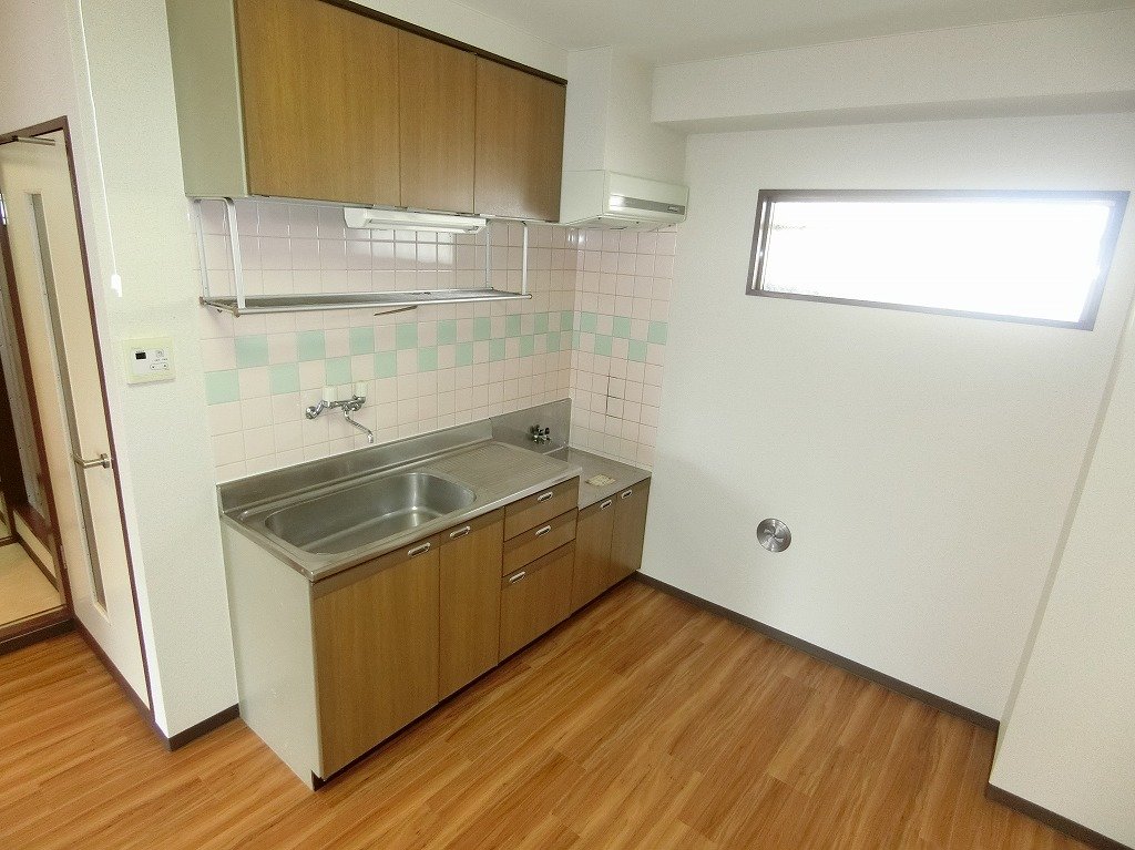 キッチン　２口コンロ設置可　換気窓あり