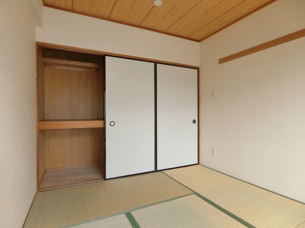 収納　奥行きのある収納スペース。