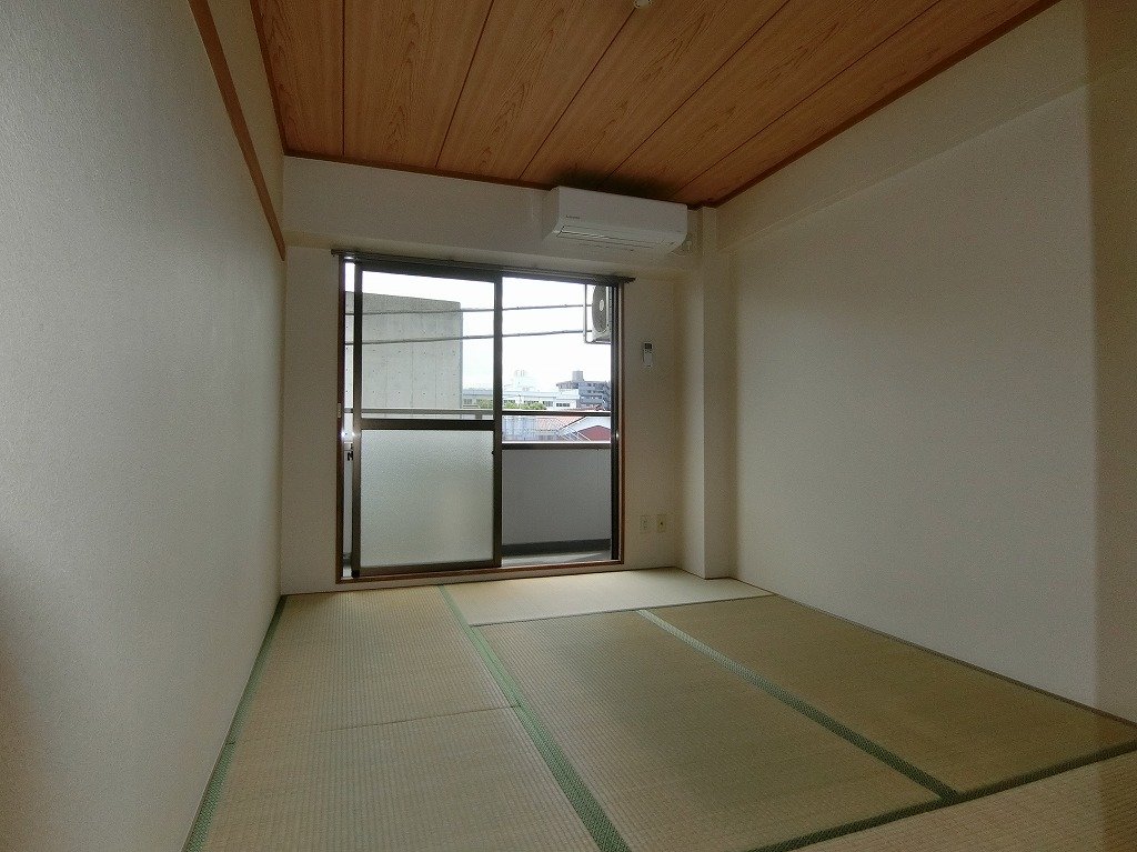 その他設備　嬉しい全室エアコン完備。和室も陽当り良好です。