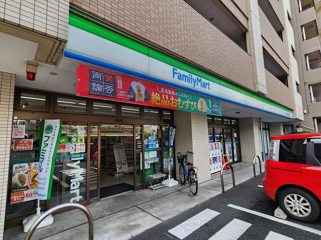 コンビニ　ファミリーマート（コンビニ）まで35m