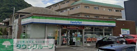 コンビニ　ファミリーマート平塚桜ヶ丘店（コンビニ）まで210m