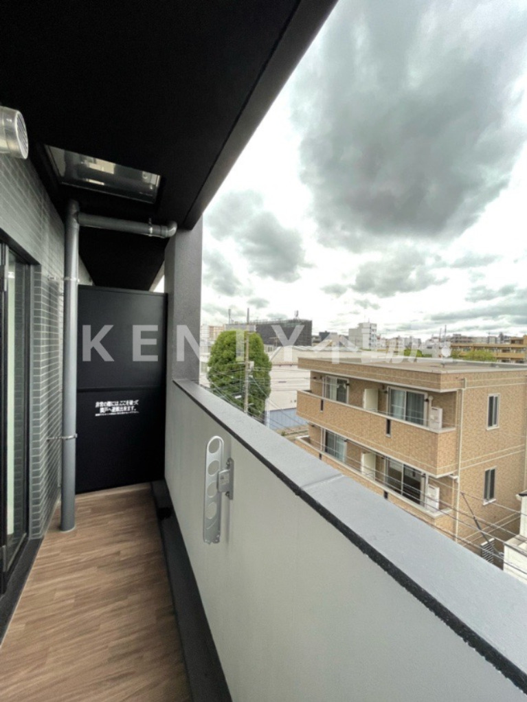 バルコニー　陽当たり良好なバルコニーです