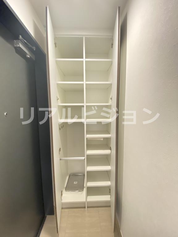 玄関　同一タイプ。色味が異なる場合がございます。