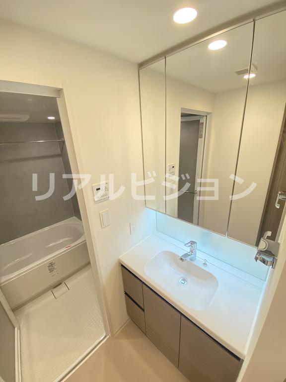 洗面設備　同一タイプ。色味が異なる場合がございます。