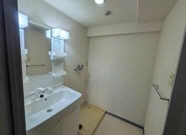 洗面設備　使いやすい独立洗面台です