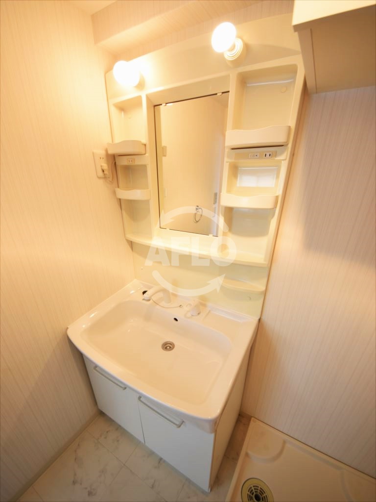 洗面設備　Zeus難波CUBE（ゼウス難波キューブ）　独立洗面台