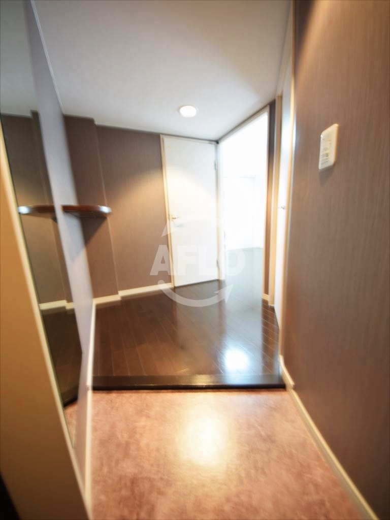 玄関　Zeus難波CUBE（ゼウス難波キューブ）　玄関