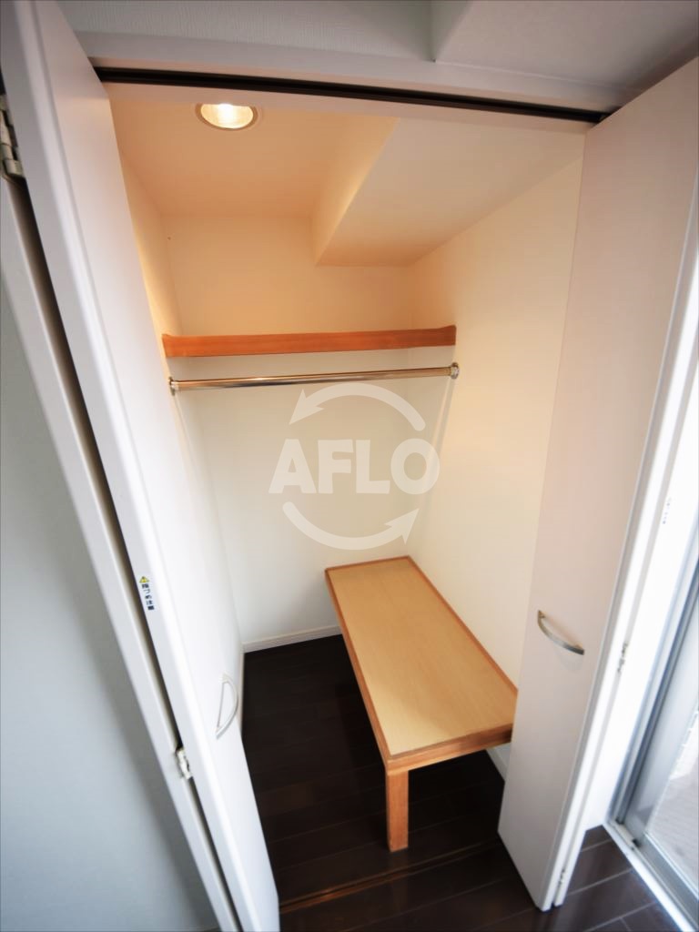 収納　Zeus難波CUBE（ゼウス難波キューブ）　クローゼット