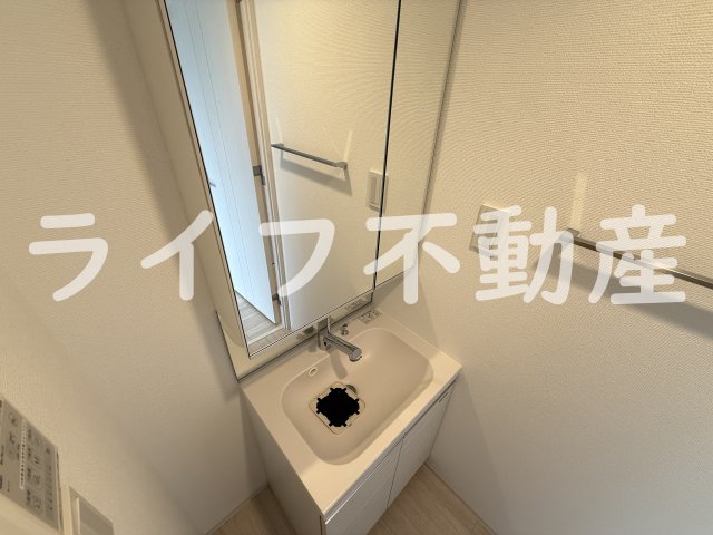 洗面設備　独立洗面化粧台が付いています