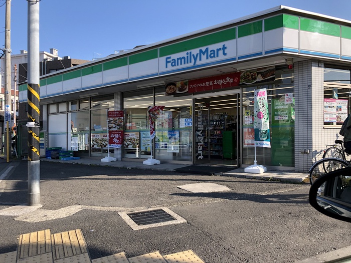 コンビニ　ファミリーマート（コンビニ）まで358m