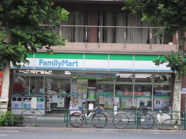 コンビニ　ファミリーマート（コンビニ）まで470m