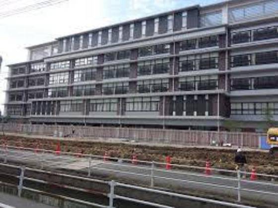 中学校　岡山市立桑田中学校（中学校）まで1008m