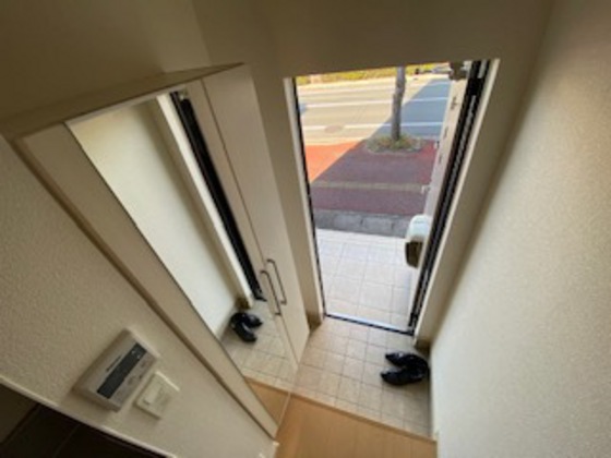 玄関　※別部屋の写真です