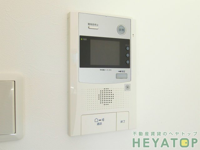 セキュリティ　モニター付きドアホンで安心確認（同仕様写真）