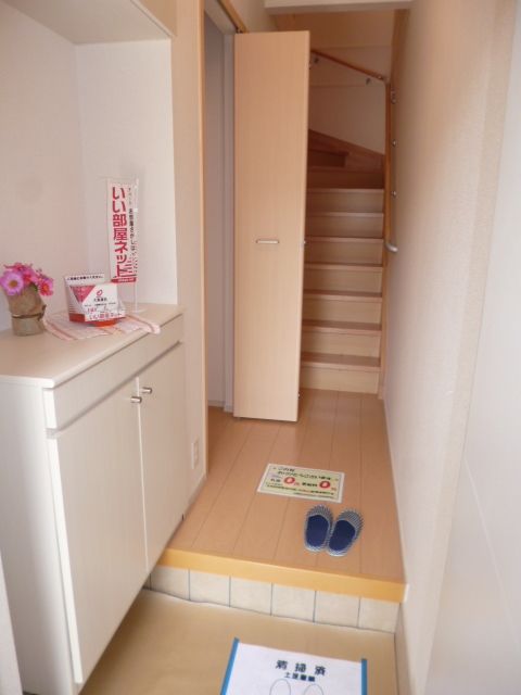 玄関　☆玄関☆下駄箱とクローゼットがあるのでコートなど入るので便…