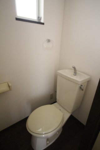 トイレ　※別号室の写真です。現況優先となります。