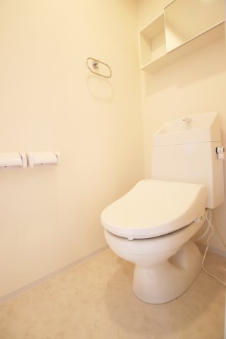 トイレ　同じ施工会社の別物件の写真になります。参考資料として