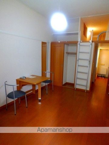 レオパレスハミングバードの居間写真