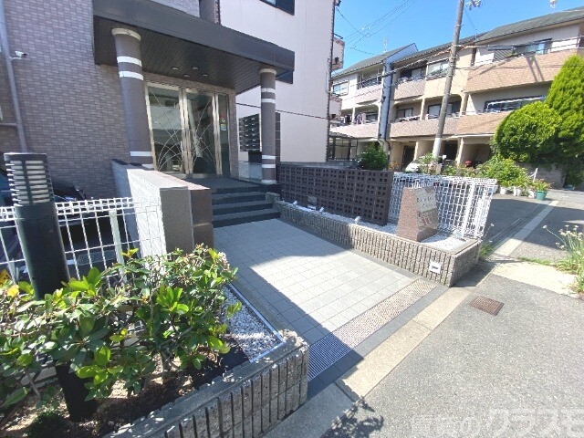エントランス　お帰りんなさいませ。