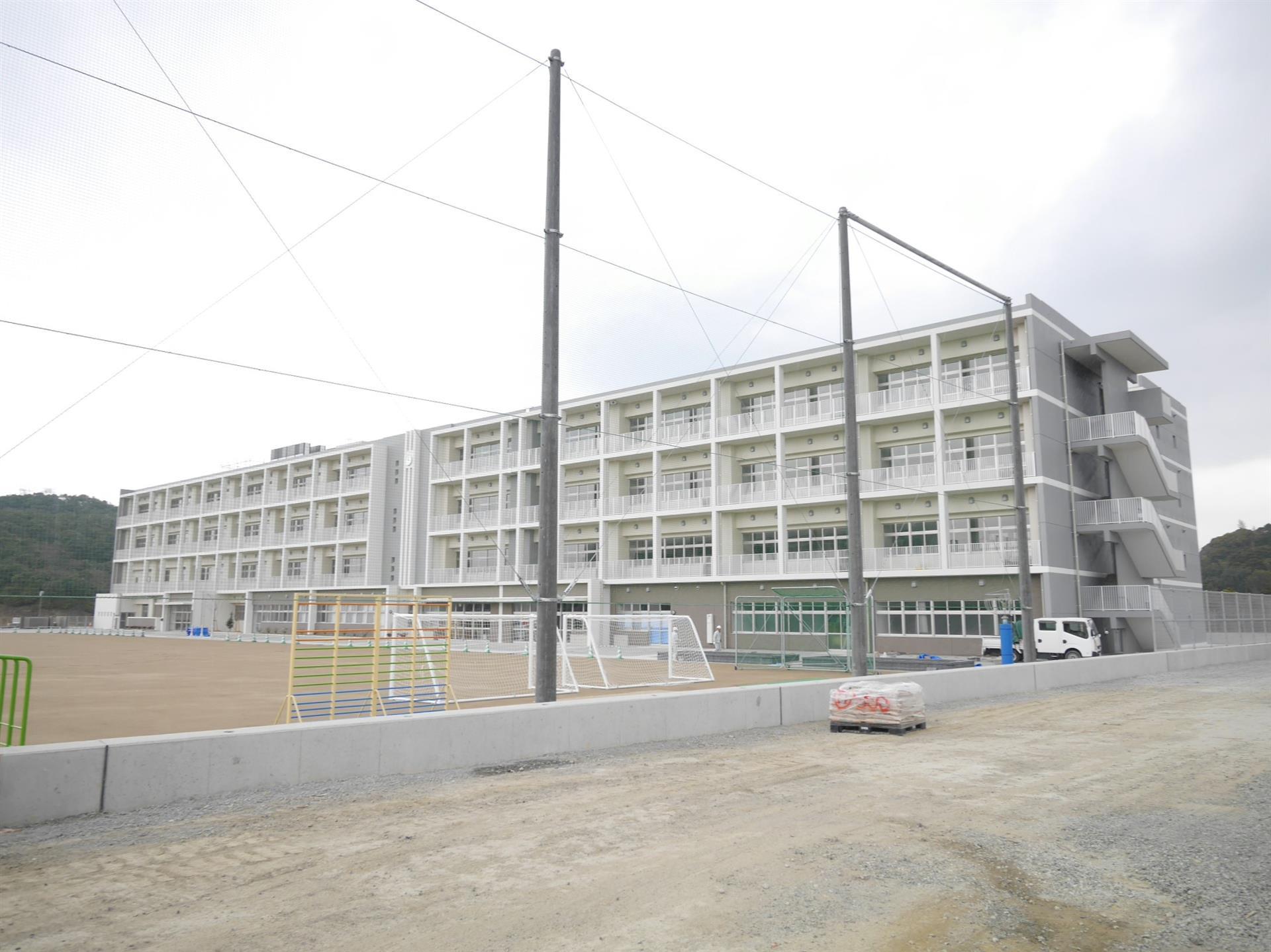 小学校　ひびきの小学校（小学校）まで900m