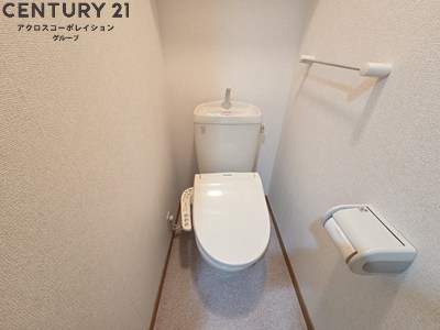 トイレ　温水洗浄便座付きのトイレです♪