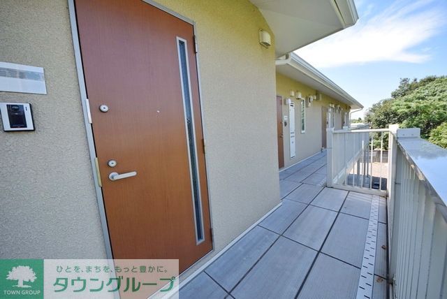 エントランス　各玄関先にモニターがあります