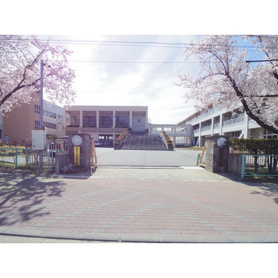 小学校　須坂市立須坂小学校（小学校）まで745m
