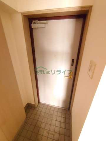 玄関　別階層の写真になります。