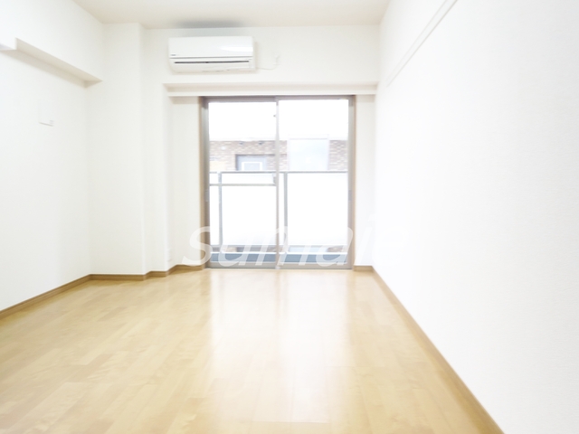 居室・リビング　8.4帖の広めのお部屋です！