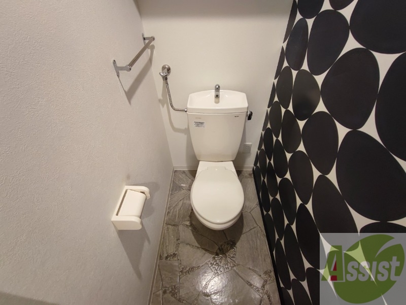 トイレ　こちらはトイレです。清潔感があり、安心して使用できます。