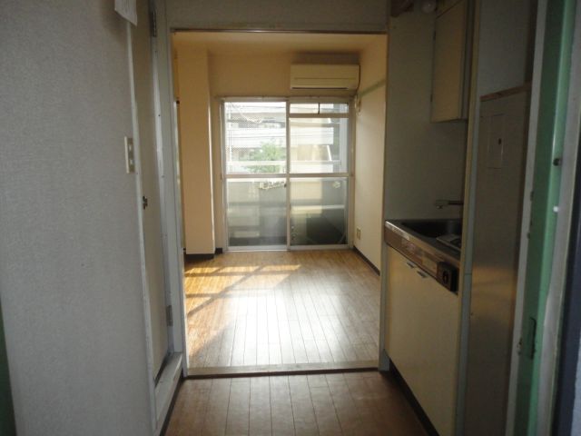 その他部屋・スペース　玄関から洋室への通路
