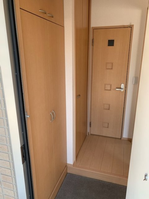 玄関　同物件別号室の写真です。